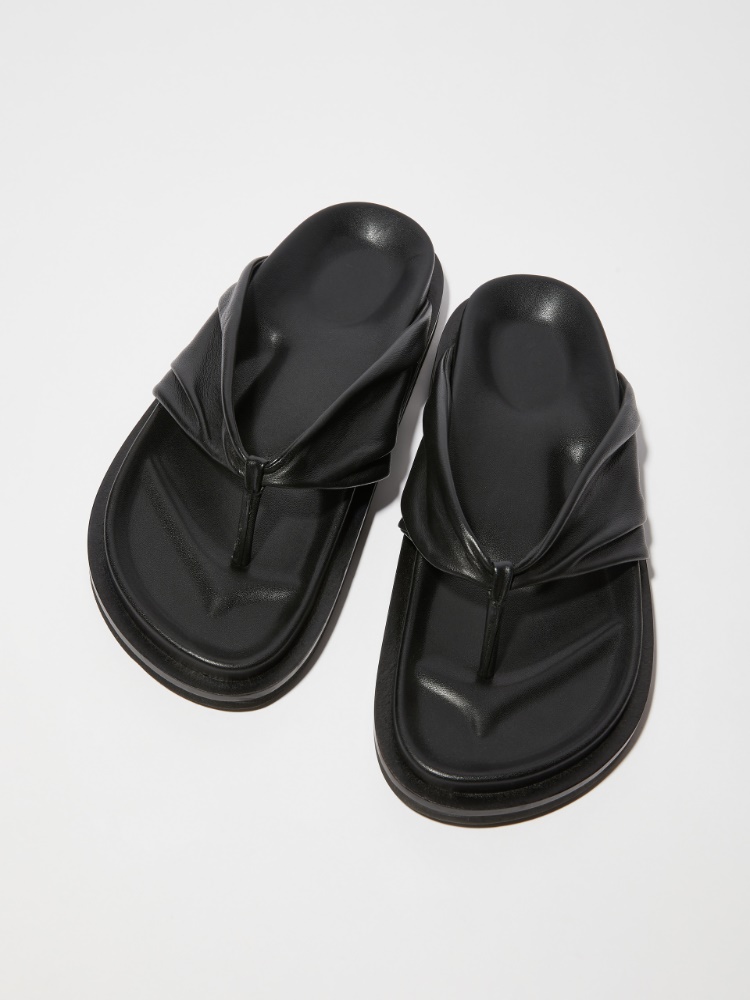 Barrel leg drill trousers, black | MAX&Co. Nappa leather thong sandals - BLACK - MAX&Co.